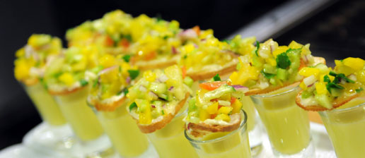 <h1 class='image'>Kvarterskrogen <br />med det stora köket.</h1><p>Vi dukar upp Växjös godaste lunch, välarrangerade konferenser och de roligaste festerna i stans bästa restaurang-, konferens- och festlokaler. Vårt recept är enkelt: matglädje serverad med ett leende. Varsågod och välkommen.