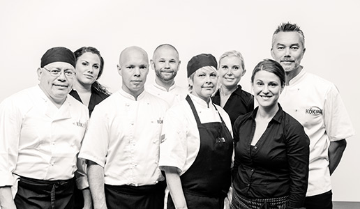 <h1 class='image'>Kvarterskrogen <br />med det stora köket.</h1><p>Vi dukar upp Växjös godaste lunch, välarrangerade konferenser och de roligaste festerna i stans bästa restaurang-, konferens- och festlokaler. Vårt recept är enkelt: matglädje serverad med ett leende. Varsågod och välkommen.